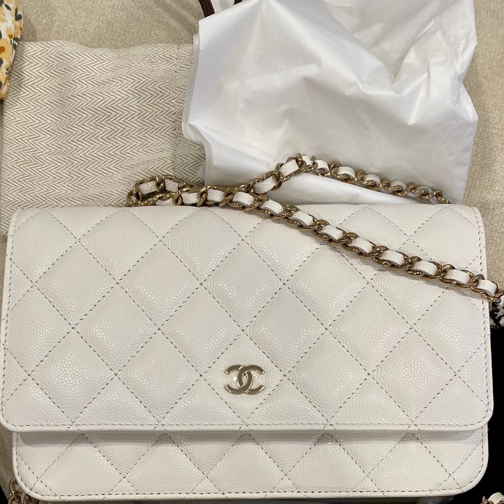 New classic Chanel wallet on chain - RARE White and champagne gold!!